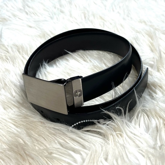 SWISSGEAR Men's Reversable Black Brown Leather Metal Buckle Belt - Picture 2 of 8